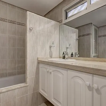 Spacious Penthouse With Spectacular Sea Views! *