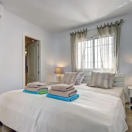 Apartment Spacious Penthouse With Spectacular Sea Views!