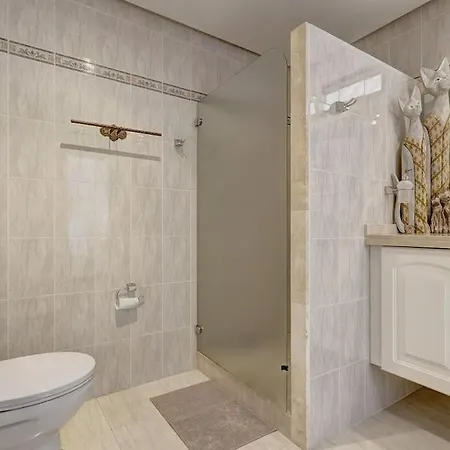 Spacious Penthouse With Spectacular Sea Views!