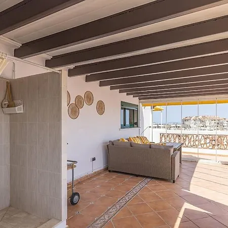 Apartment Spacious Penthouse With Spectacular Sea Views!